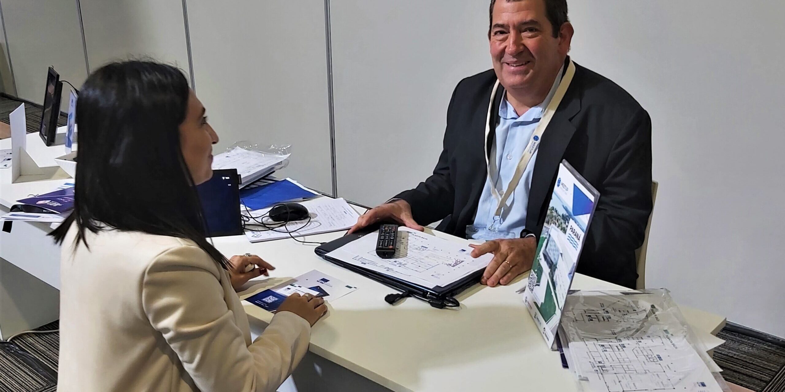 gustavo en reunión meet up 1