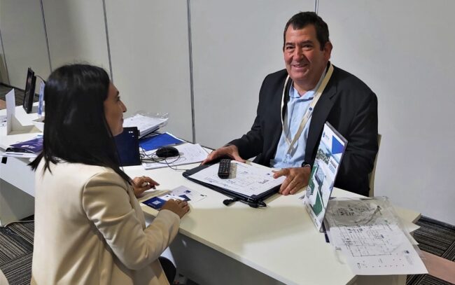 gustavo en reunión meet up 1